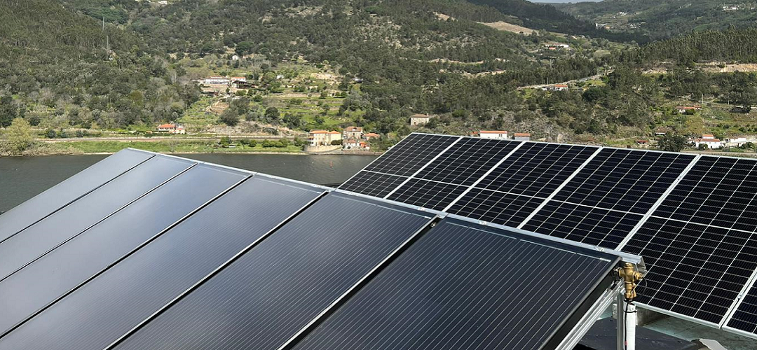 Painéis solares híbridos e solares fotovoltaicos